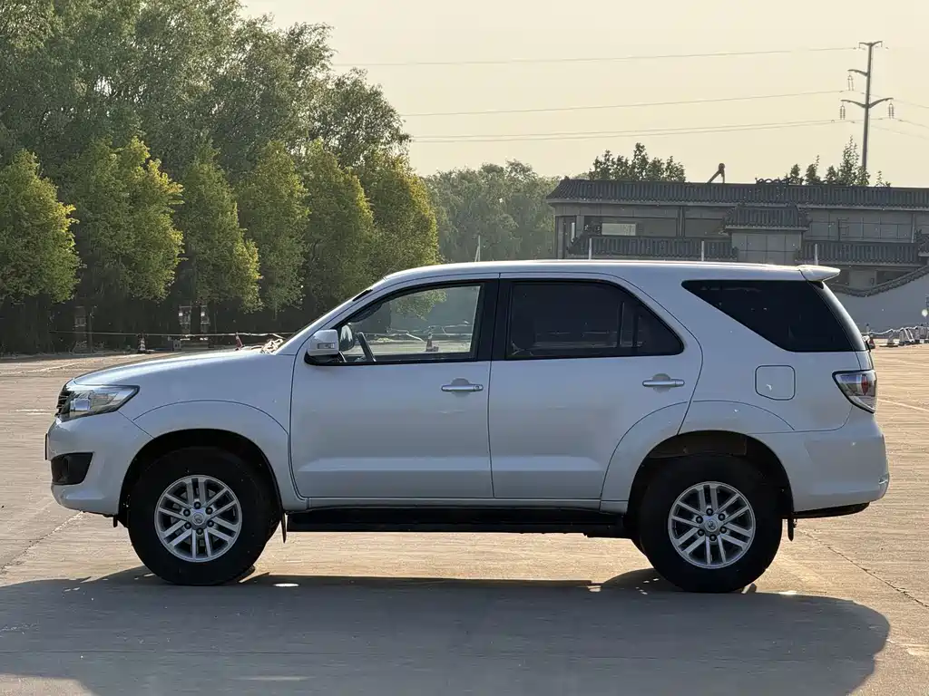 Toyota Fortuner 2016 — фото 4
