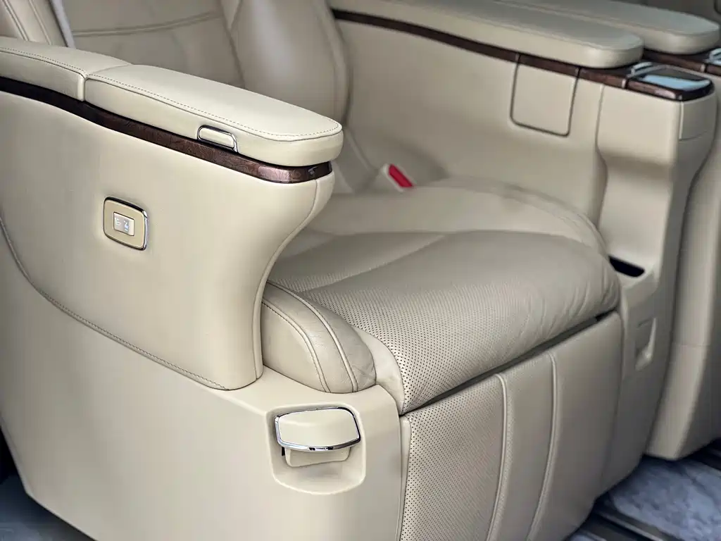 Toyota Alphard 2017 — фото 8