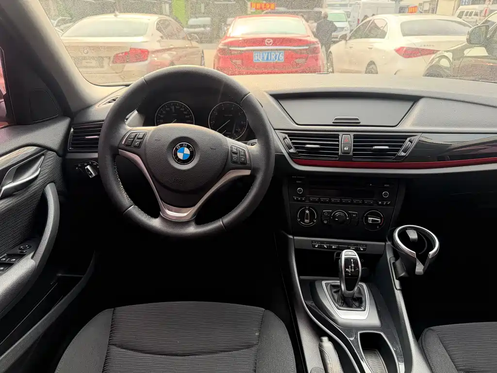 BMW X1 2015 — фото 11