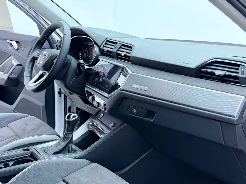Audi Q3 2023 — фото 16