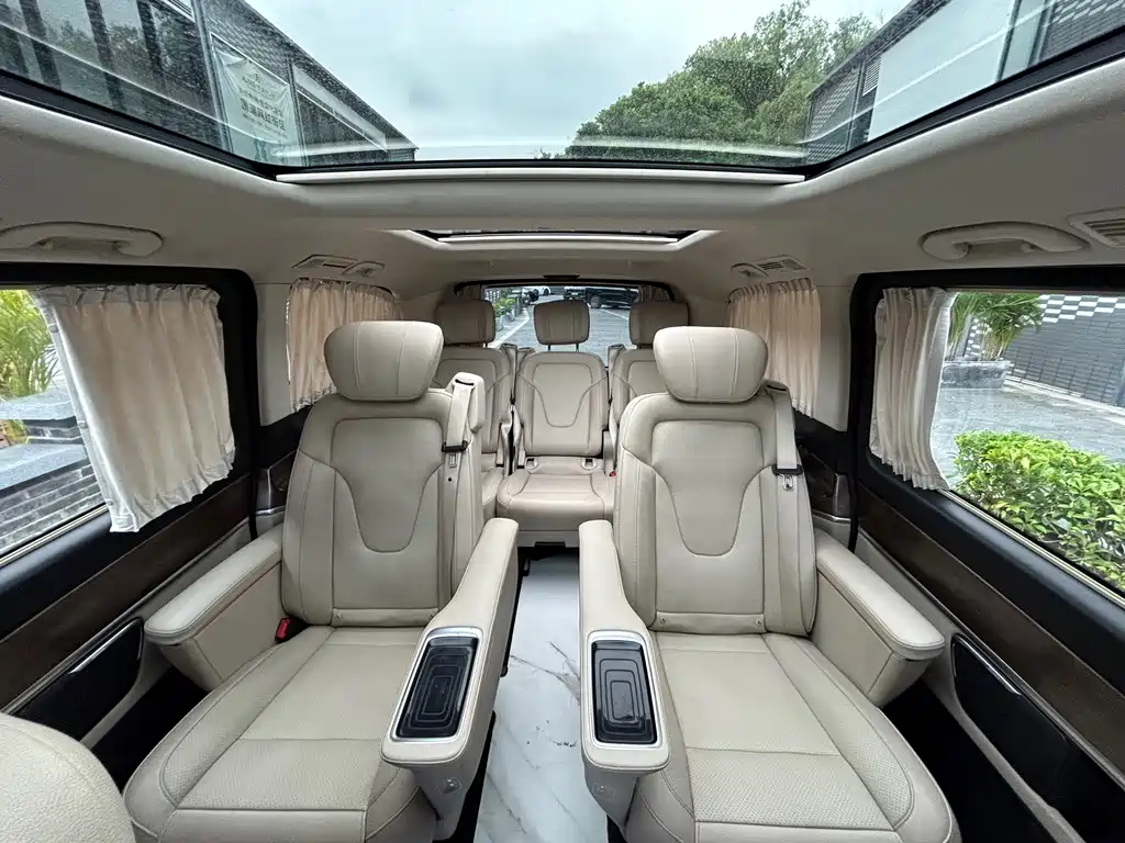 Mercedes-Benz V-Class 2022 — фото 10