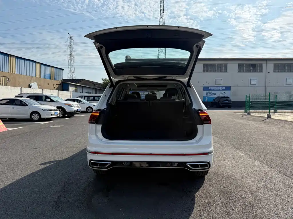 Volkswagen Tiguan L 2022 — фото 25