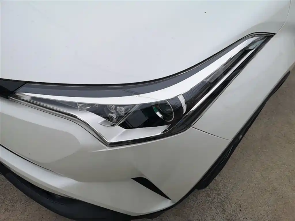Toyota C-HR 2019 — фото 24