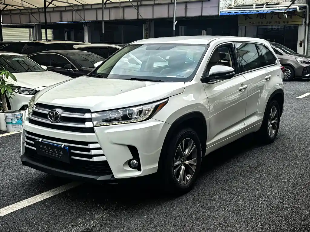 Toyota Highlander 2020 — фото 1
