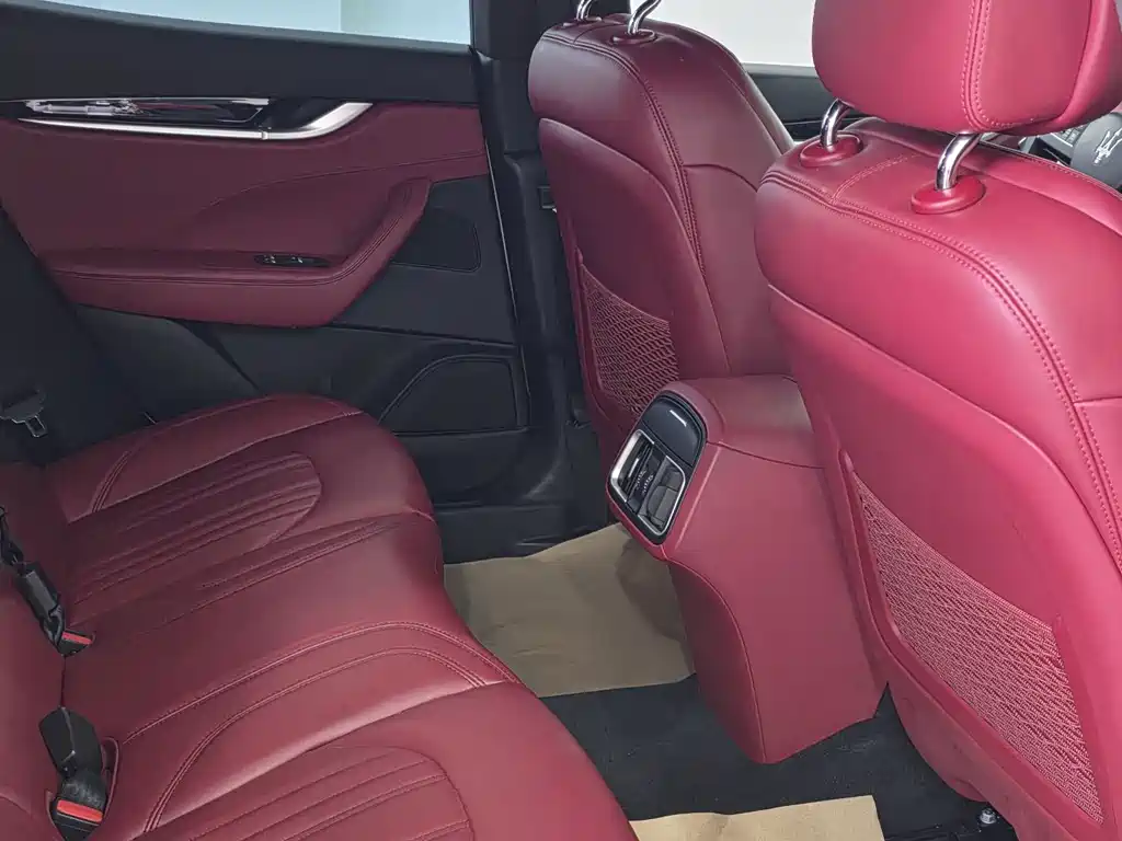 Maserati Levante 2017 — фото 11