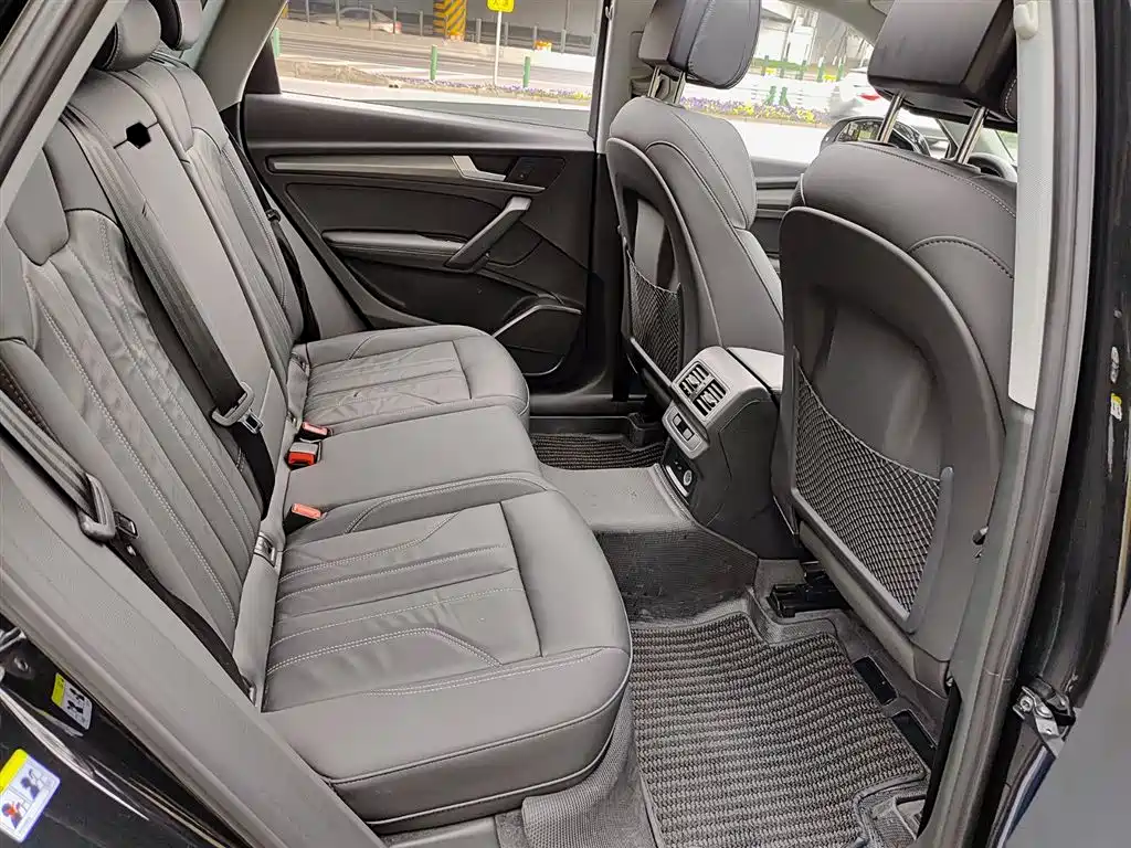 Audi Q5L 2023 — фото 11