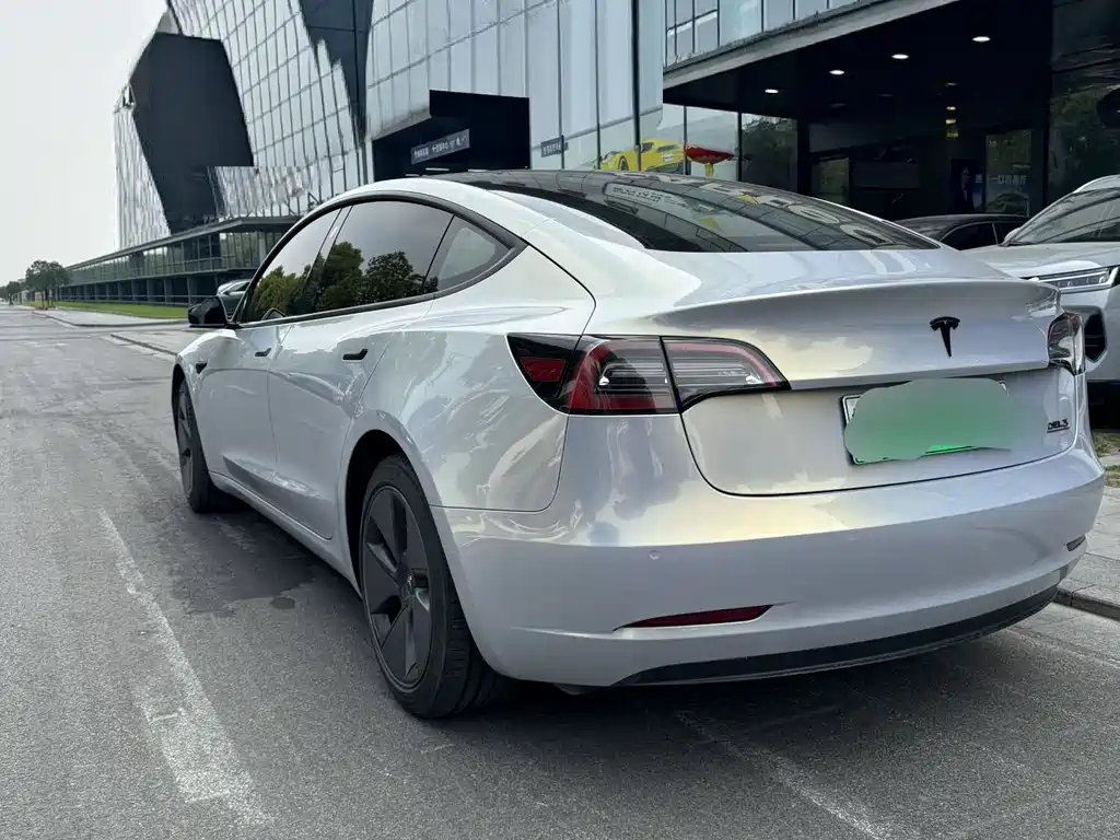 Tesla Model 3 2021 — фото 12