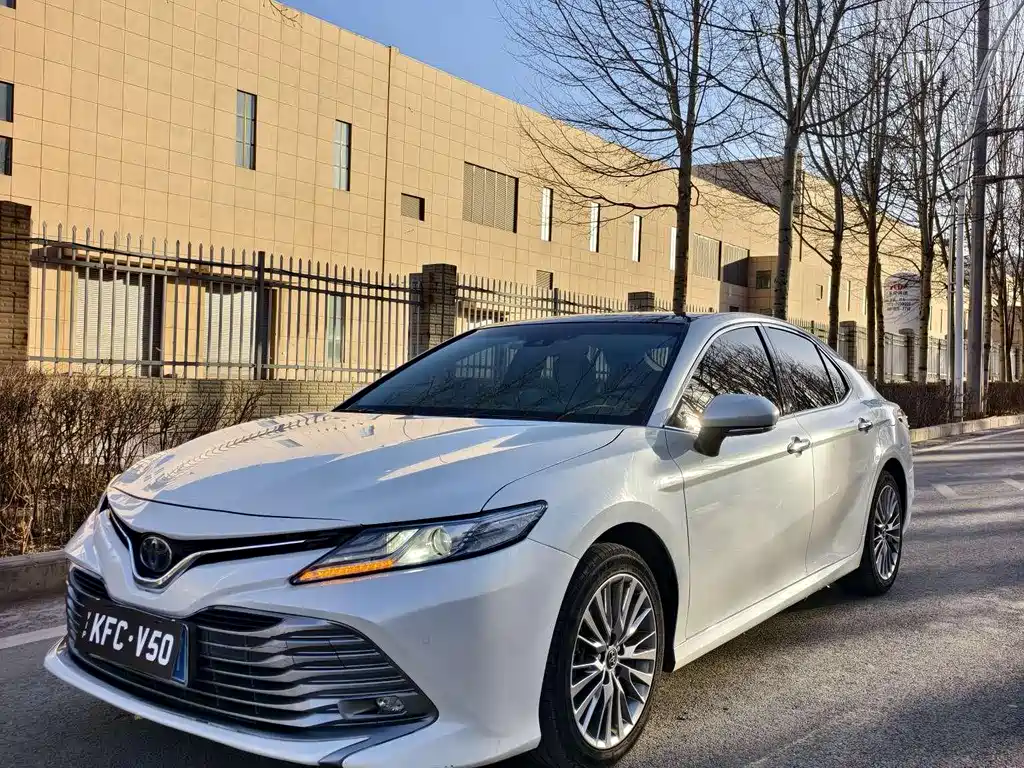 Toyota Camry 2020 — фото 5