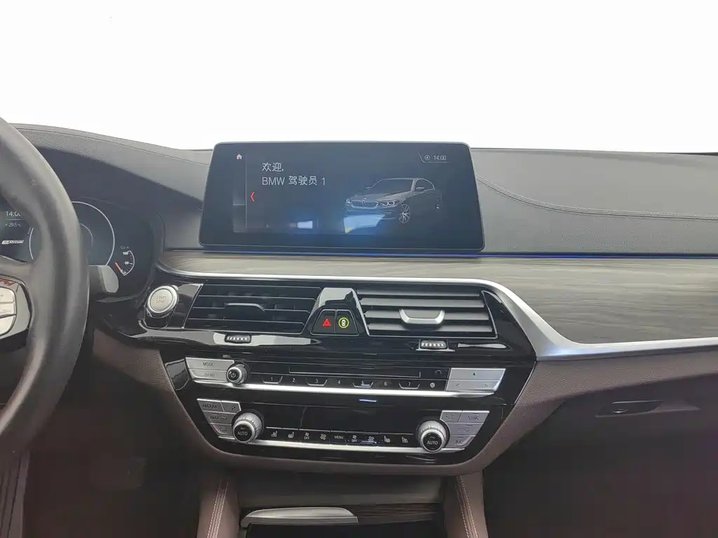 BMW 5 Series New Energy 2019 — фото 12