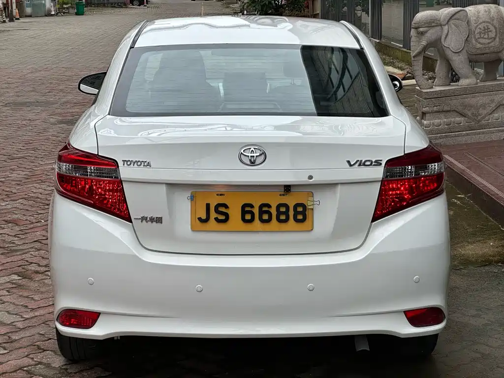 Toyota Vios 2015 — фото 10