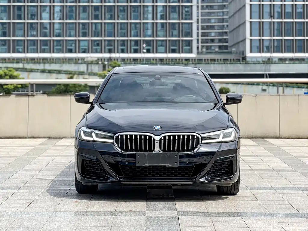 BMW 5 Series 2022 — фото 2