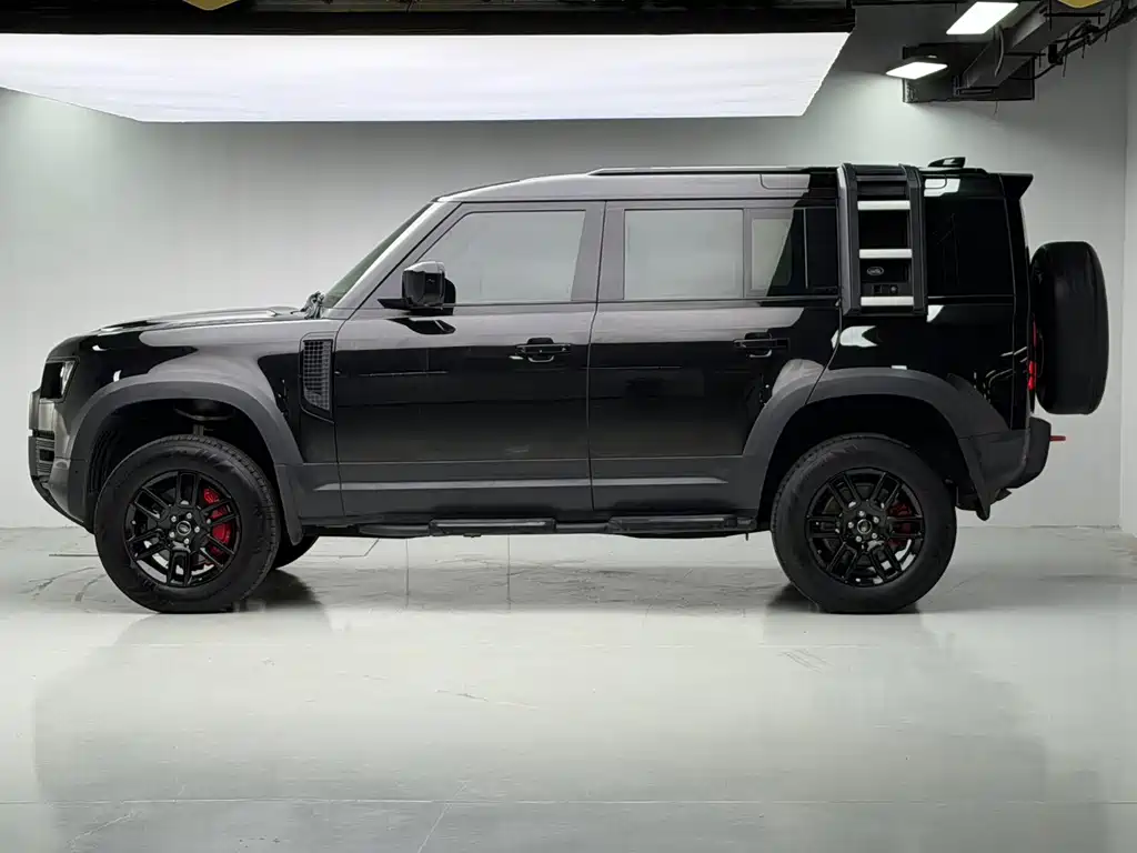 Land Rover Defender 2021 — фото 17