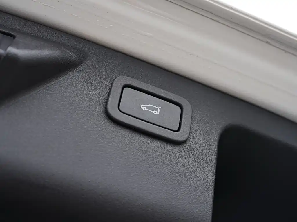 Land Rover Discovery Sport 2019 — фото 8