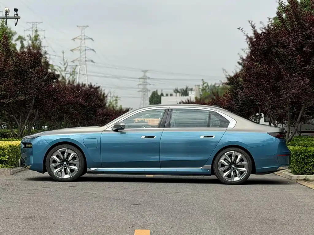 BMW i7 2024