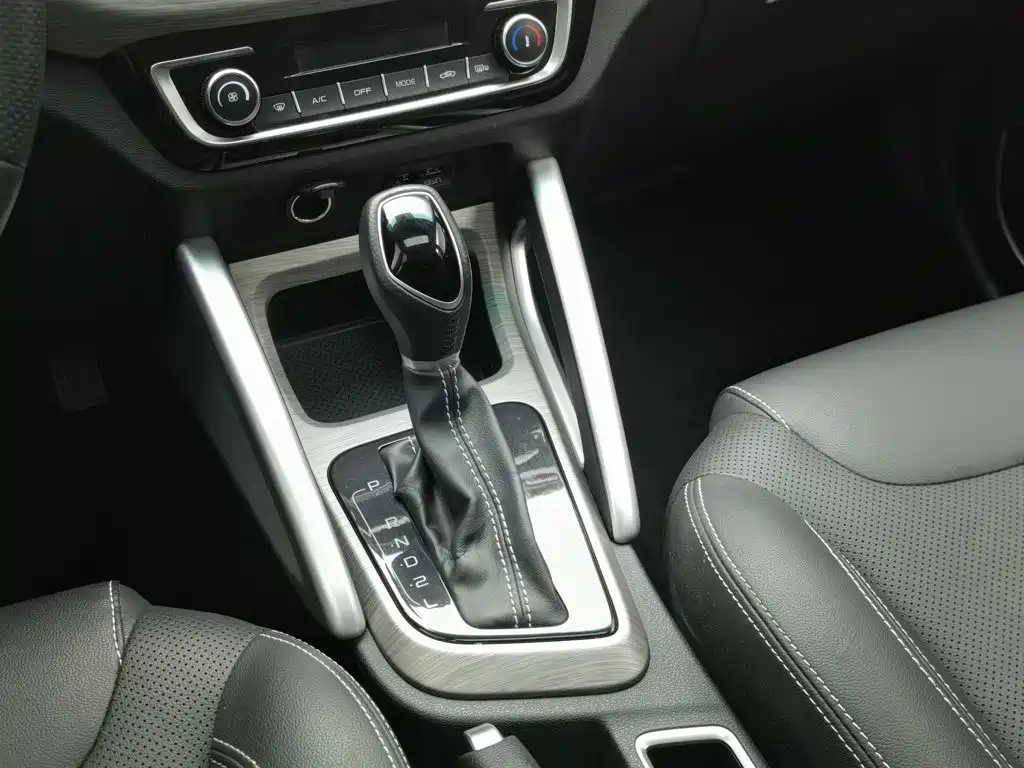 Geely Vision X3 2018 — фото 13