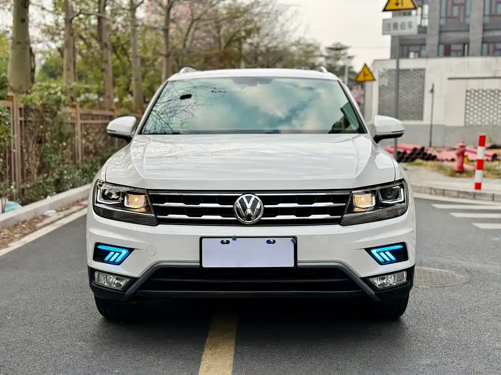 Volkswagen Tiguan L 2020 — фото 2