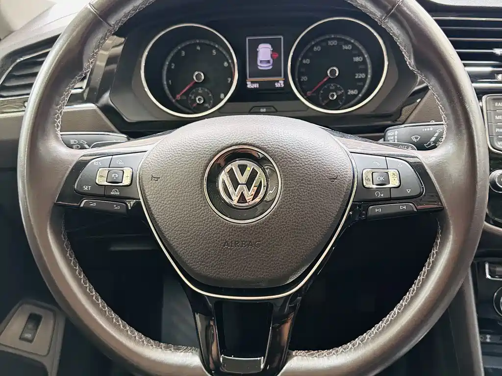 Volkswagen Tiguan L 2017 — фото 12
