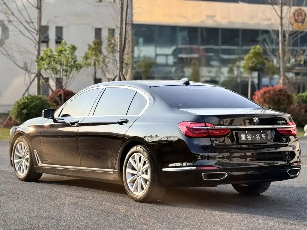 BMW 7 Series 2017 — фото 18