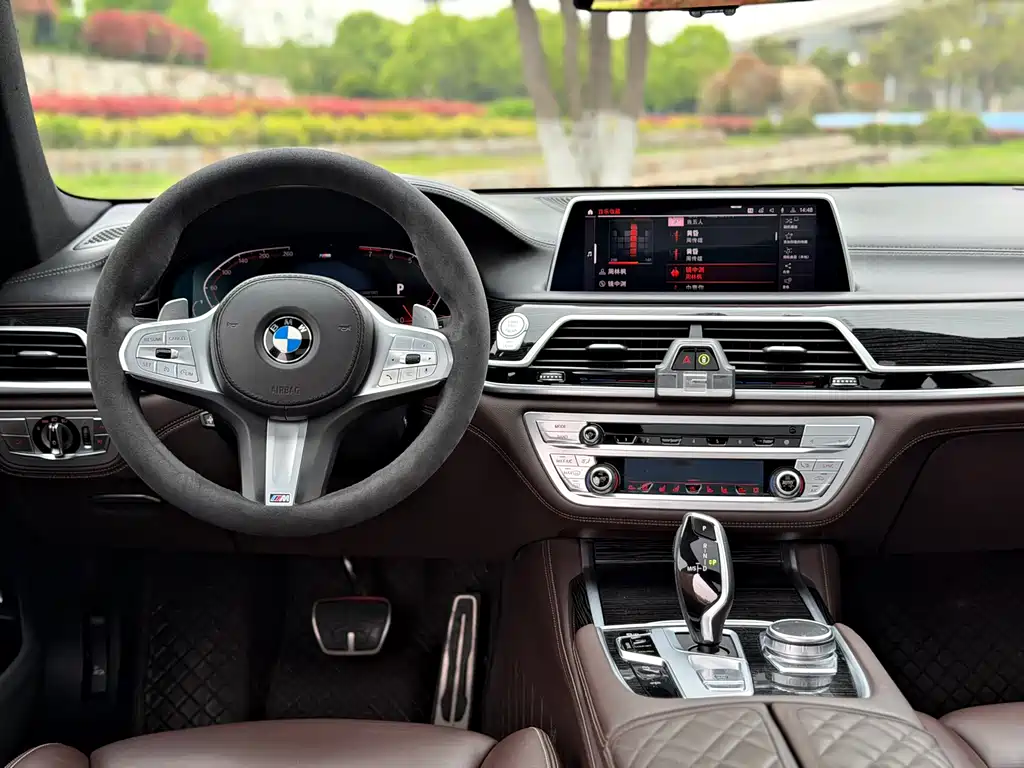 BMW 7 Series 2019 — фото 8