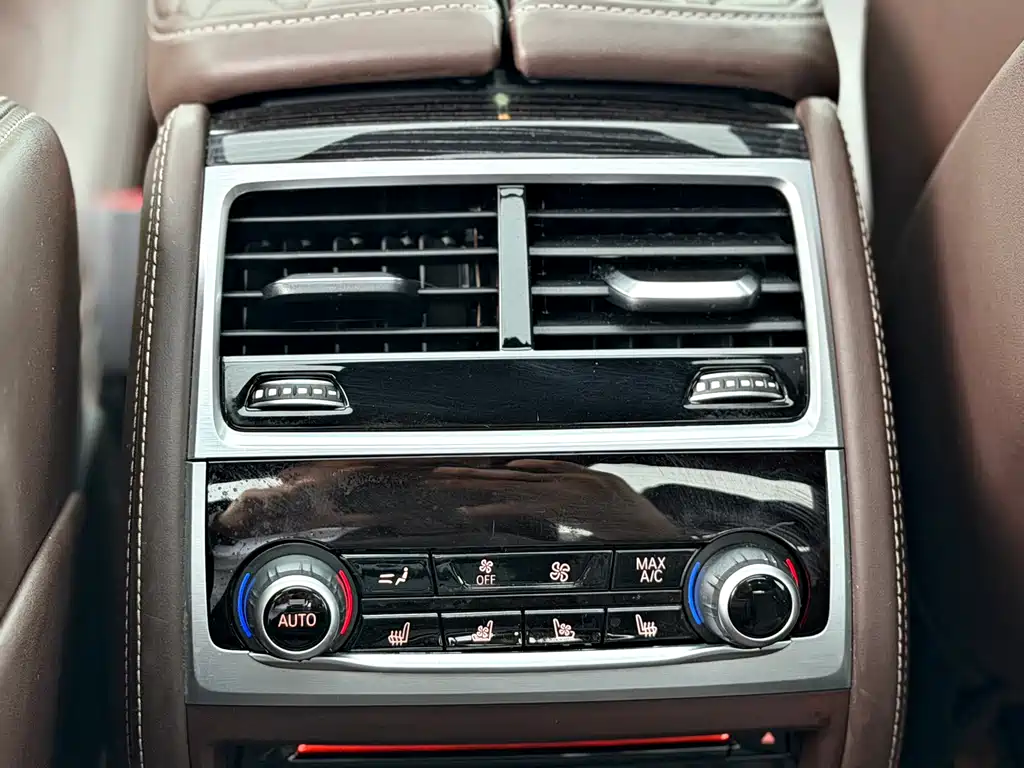 BMW 7 Series 2019 — фото 11
