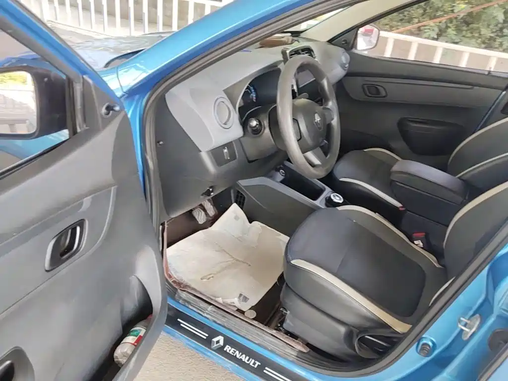 Renault Eno 2021 — фото 16