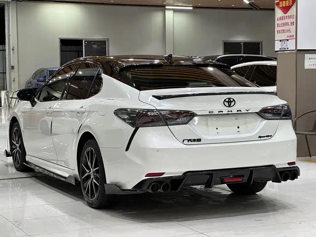 Toyota Camry 2022 — фото 11