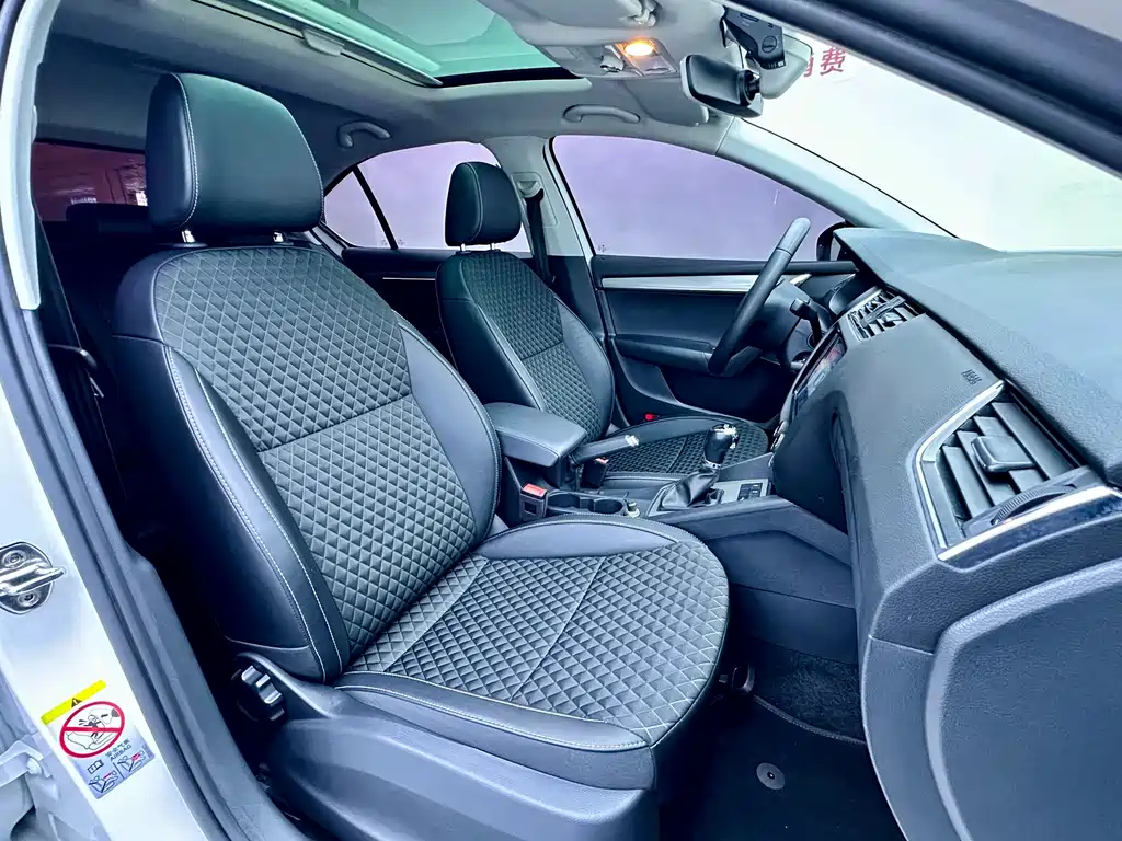 Skoda Octavia 2019 — фото 12