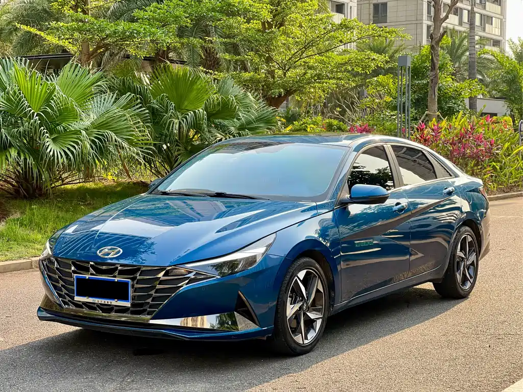 Hyundai Elantra 2022 — фото 1