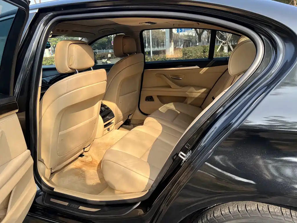 BMW 5 Series 2013 — фото 14