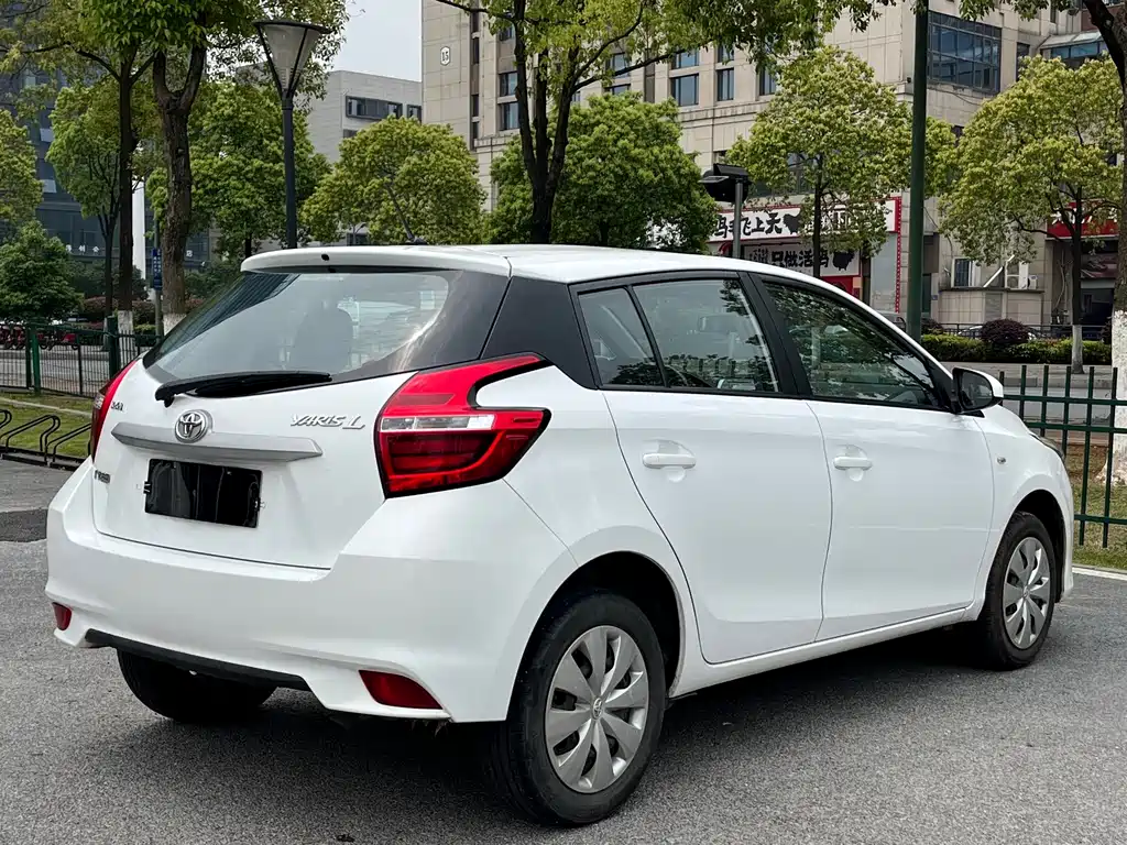 Toyota Yaris L 2021 — фото 4