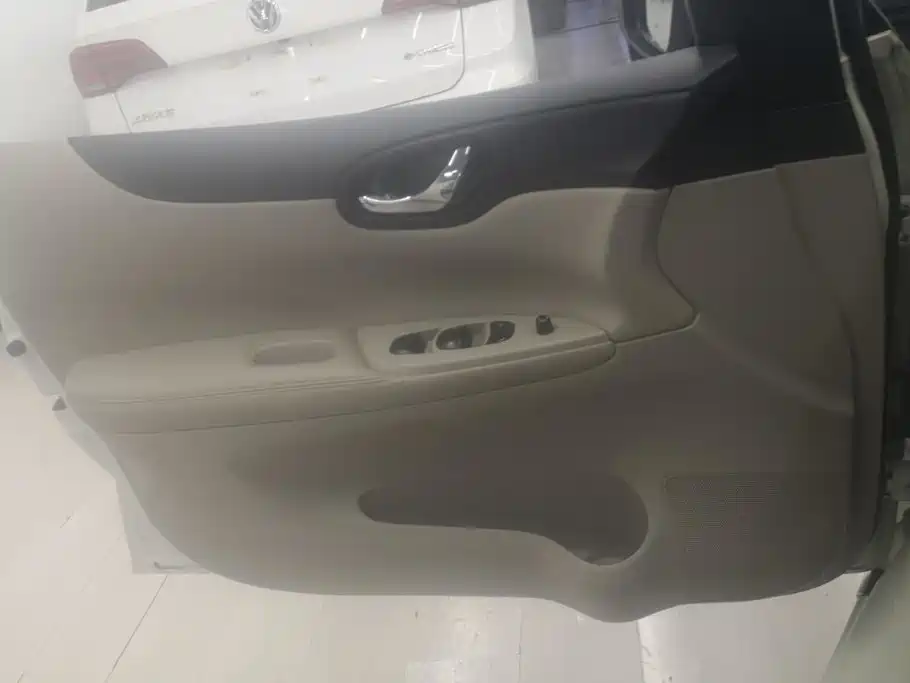 Nissan Tiida 2012