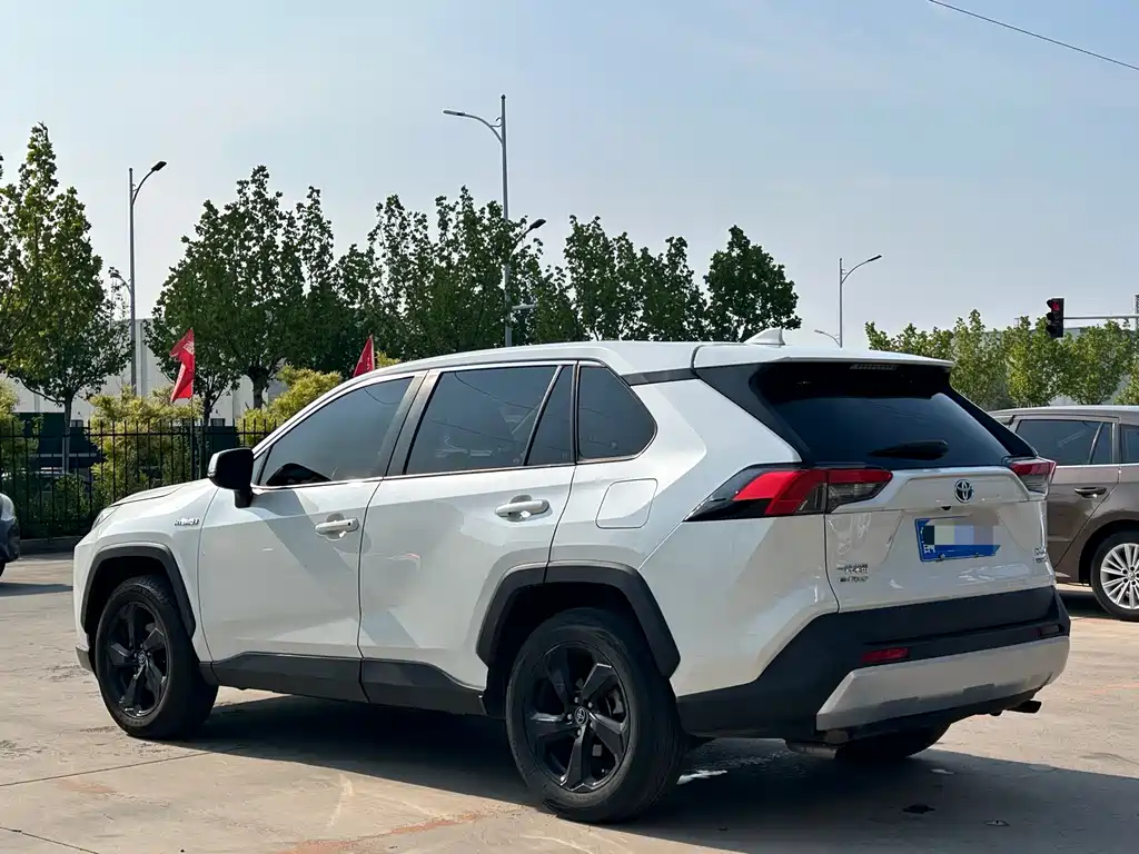 Toyota RAV4 2020 — фото 12