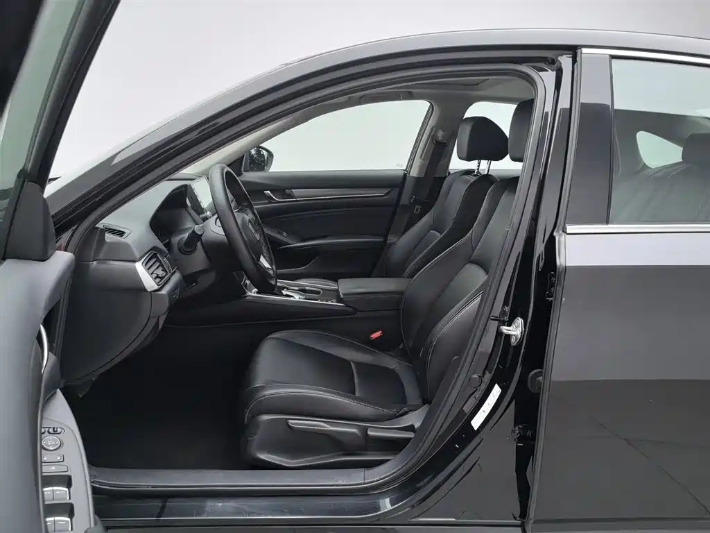 Honda Accord 2018 — фото 10