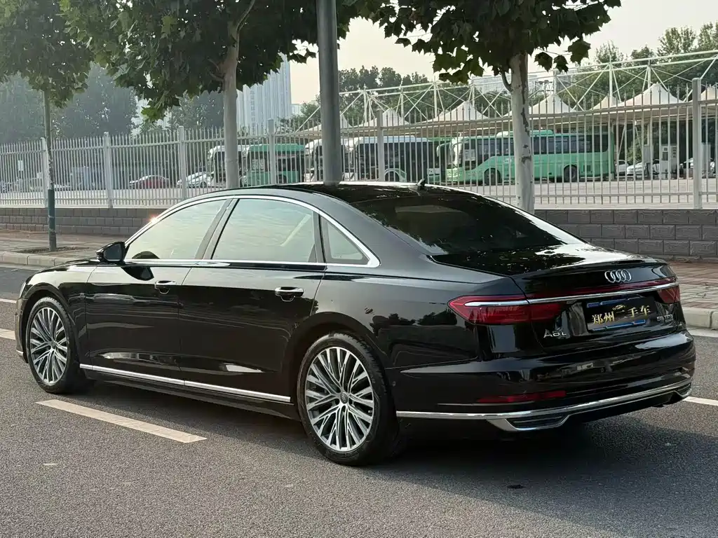 Audi A8 2018 — фото 9