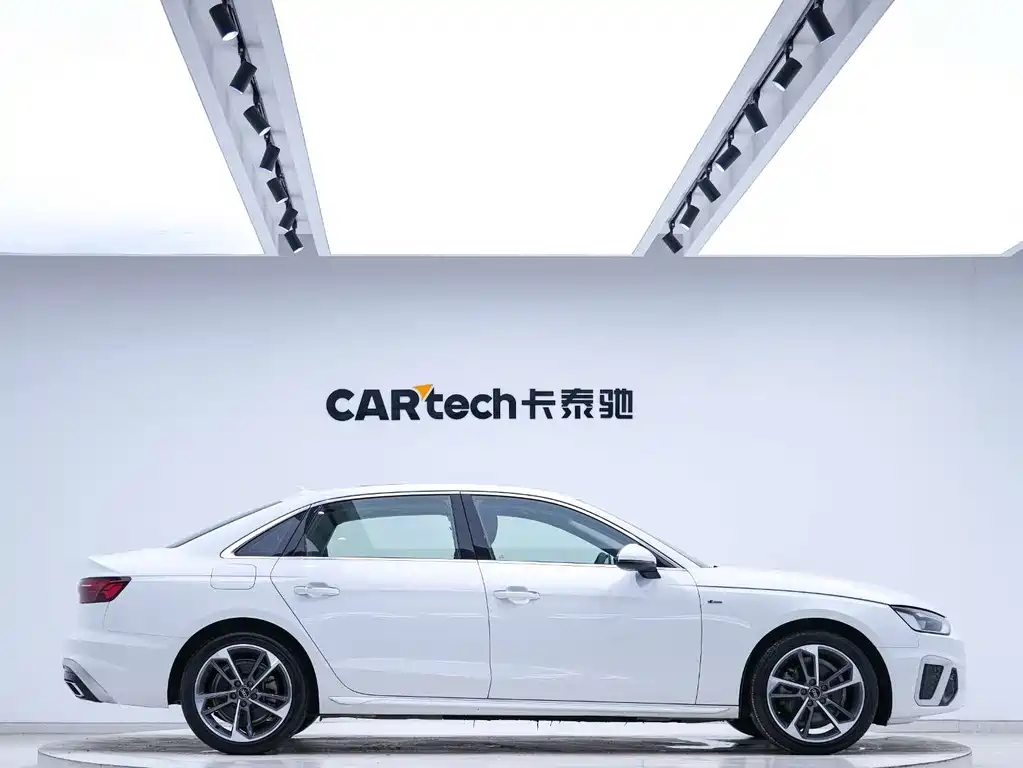 Audi A4L 2022 — фото 2