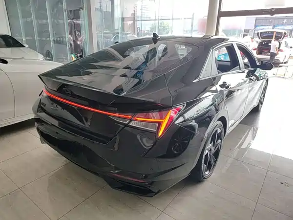 Hyundai Elantra 2022
