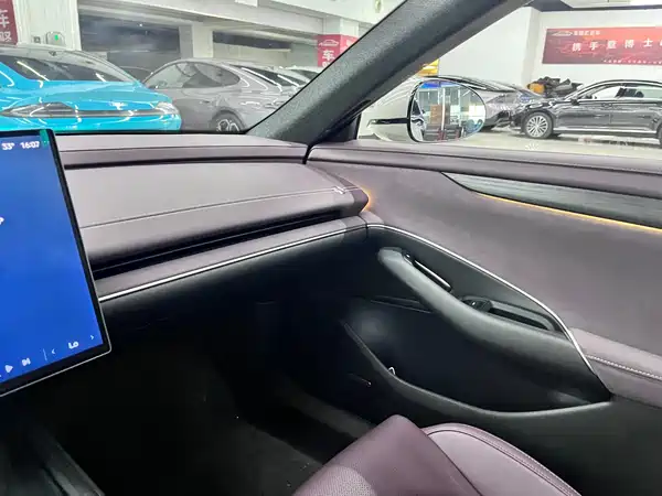 Xiaomi SU7 2025