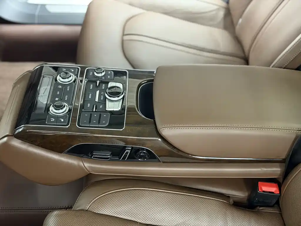 Audi A8 2017 — фото 12