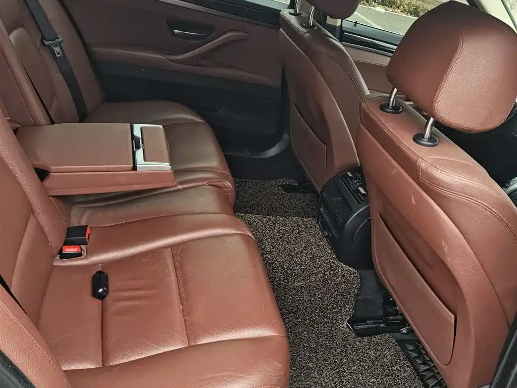 BMW 5 Series 2017 — фото 15