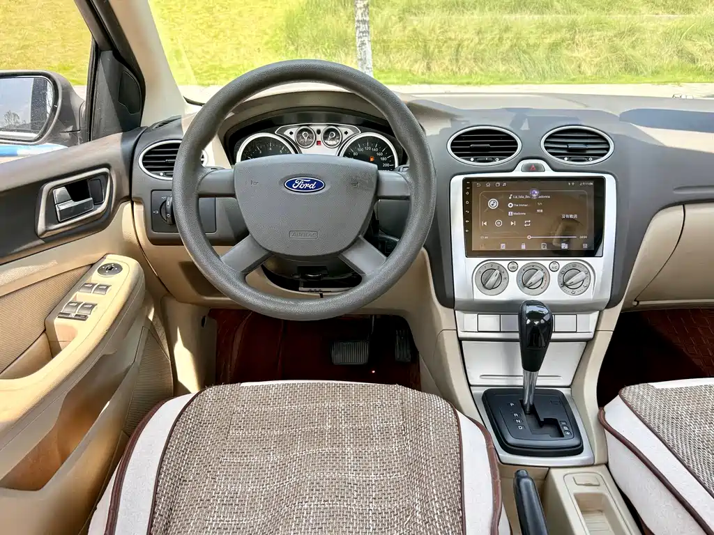 Ford Focus 2013 — фото 17