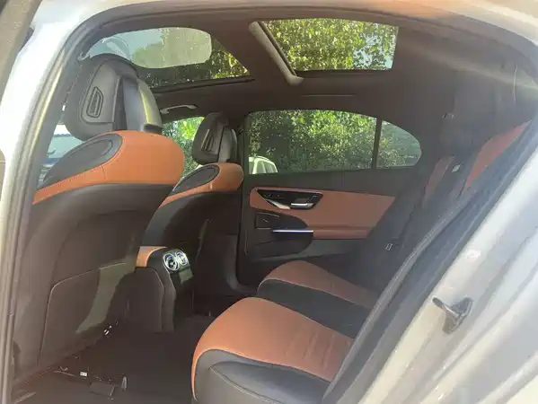 Mercedes-Benz C-Class 2024