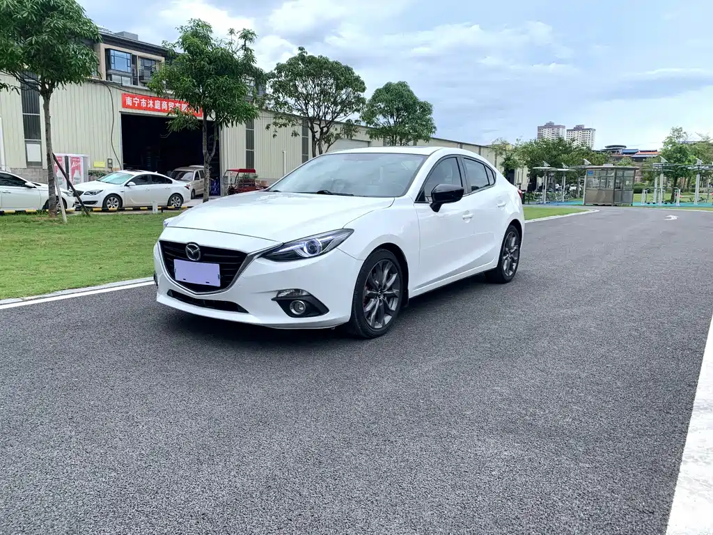 Mazda 3 Axela 2016