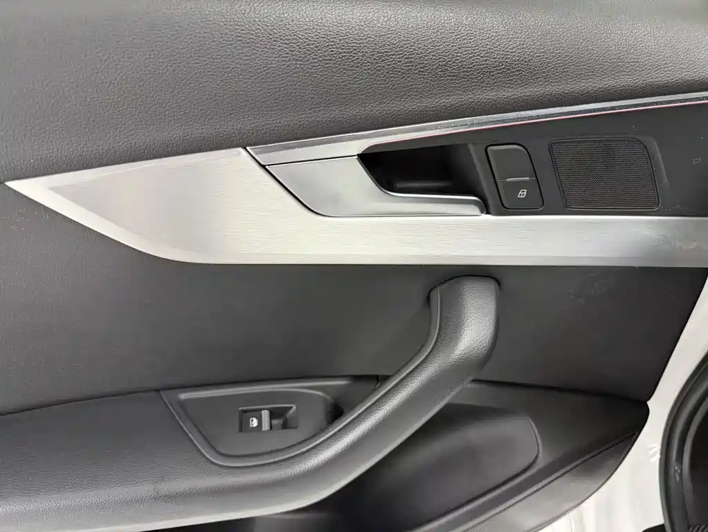 Audi A4L 2021 — фото 10