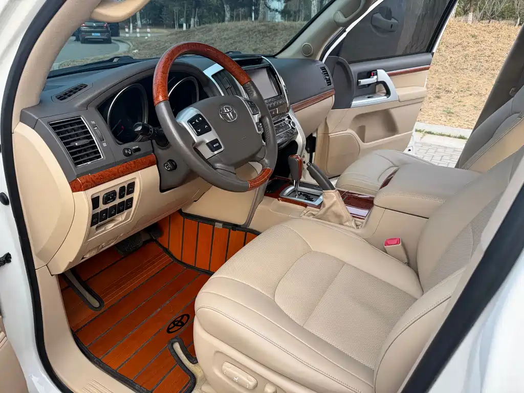 Toyota Land Cruiser 2013 — фото 15