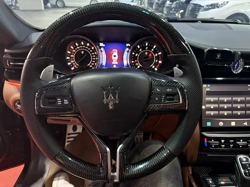 Maserati Quattroporte 2015 — фото 7
