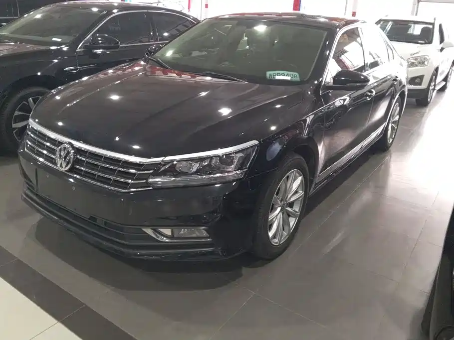 Volkswagen Passat 2018 — фото 1
