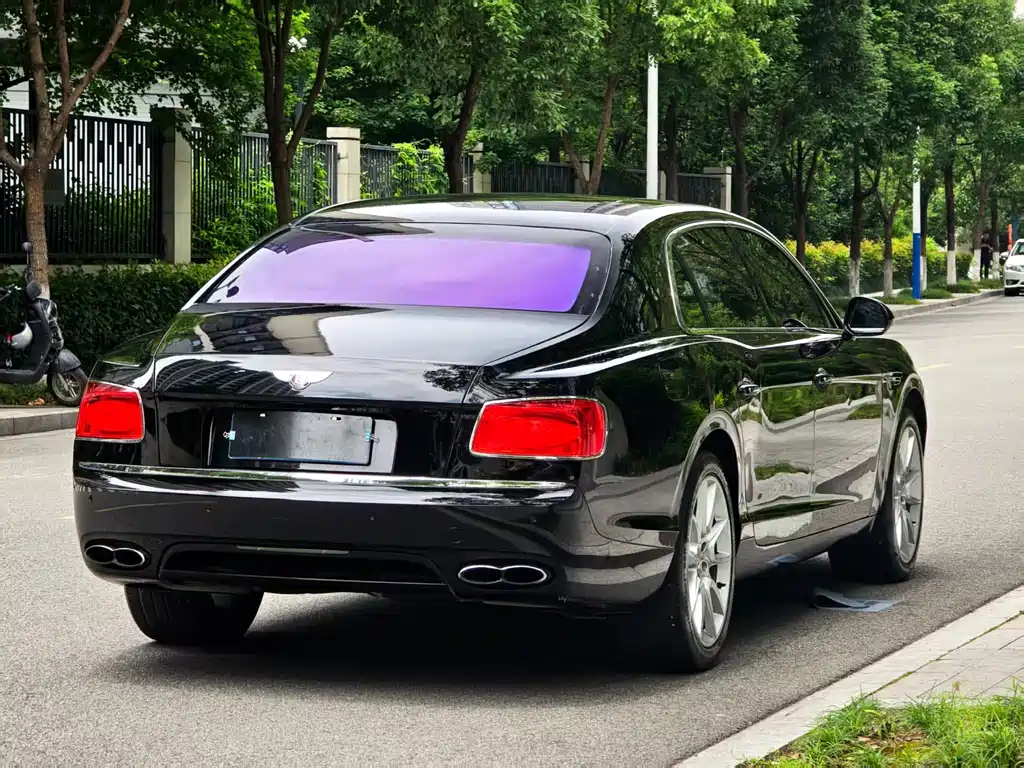 Bentley Flying Spur 2017 — фото 14