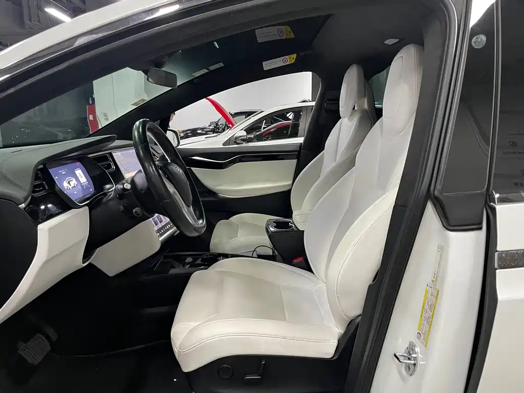 Tesla Model X 2018 — фото 5