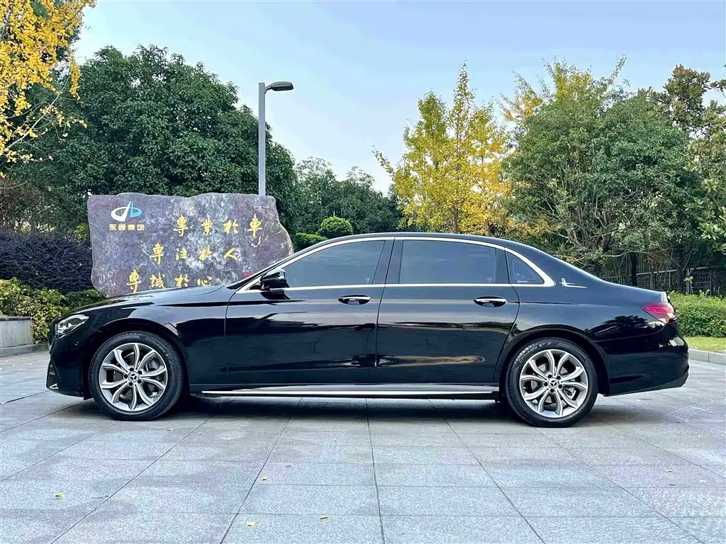 Mercedes-Benz E-Class 2022 — фото 12