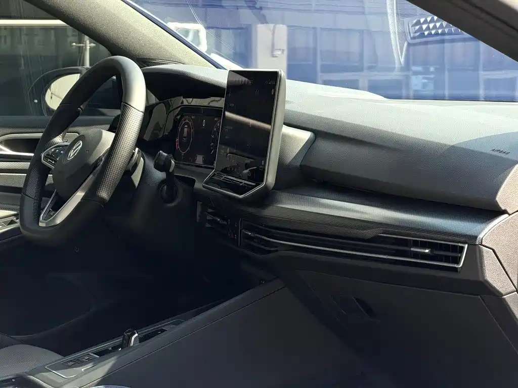 Volkswagen Golf 2025